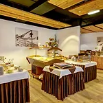 Alpenparks Hotel 3*