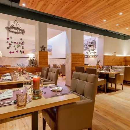 Alpenparks Hotel 4*